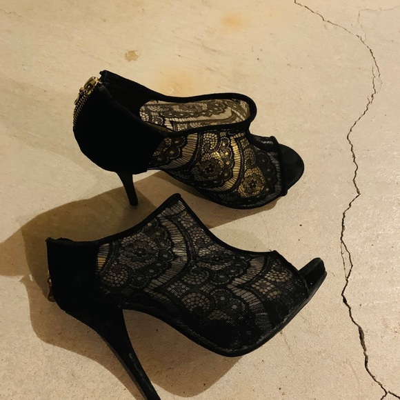 Shoes - Picture 2 of 11